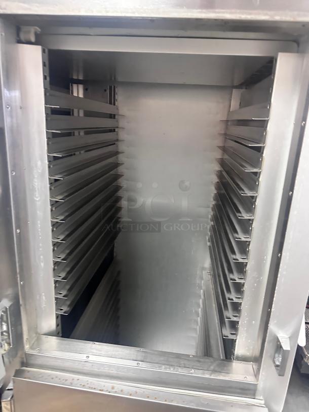 Excellent Traulsen G20003 52" Two Section Reach-In Refrigerator w/ 4 Solid Half-Doors 46 cu. ft. 115volt Tested and Working! - Image 4 of 6