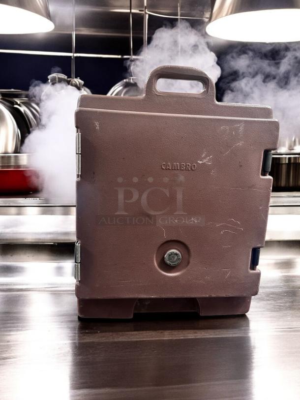 Clean Cambro 300MPC Front-Load Insulated Food Pan Carriers - Image 1 of 7