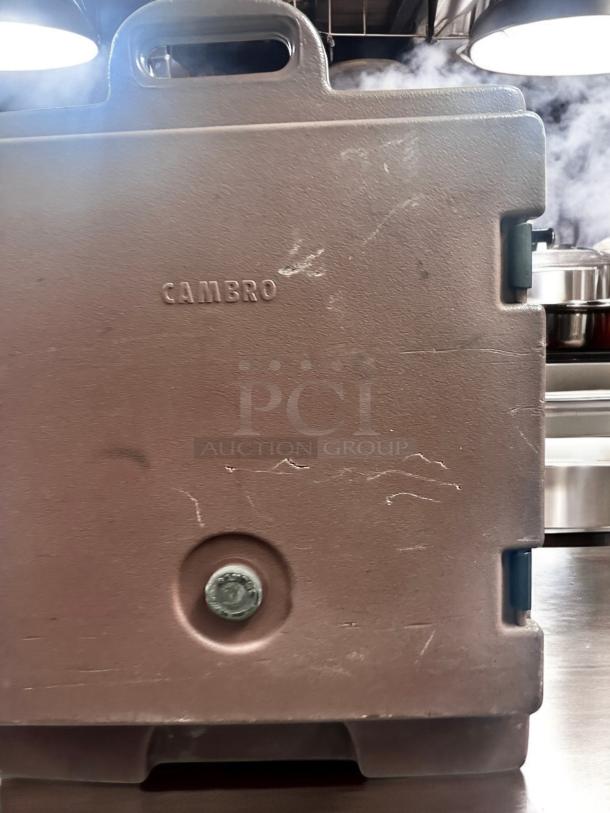 Clean Cambro 300MPC Front-Load Insulated Food Pan Carriers - Image 3 of 7
