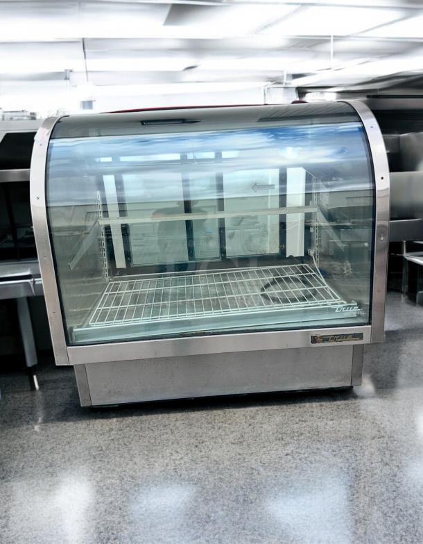 Excellent Condition True TCGG-48-S Refrigerated Display Case – Tested & Working! - Image 2 of 9