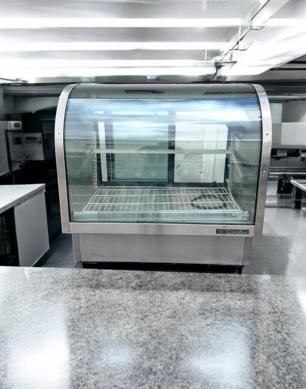 Excellent Condition True TCGG-48-S Refrigerated Display Case – Tested & Working! - Image 4 of 9