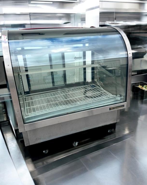 Excellent Condition True TCGG-48-S Refrigerated Display Case – Tested & Working! - Image 6 of 9