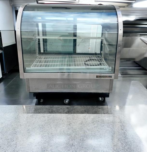 Excellent Condition True TCGG-48-S Refrigerated Display Case – Tested & Working! - Image 8 of 9
