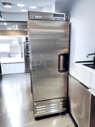 Excellent Condition Everest ESF1 Single-Door Commercial Freezer – Tested & Working!