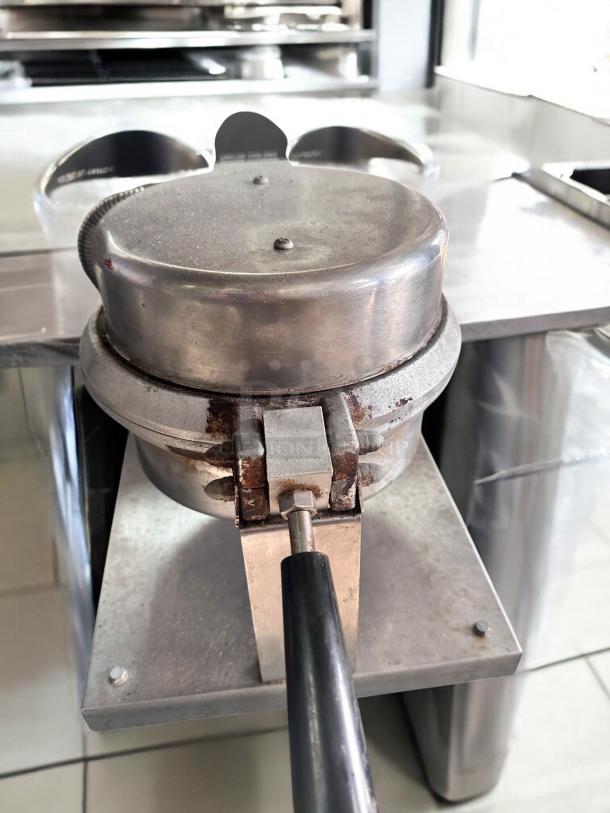EXCELLENT CONDITION! Gold Medal 5020 Giant Waffle Cone Baker – Tested & Working! - Image 2 of 9
