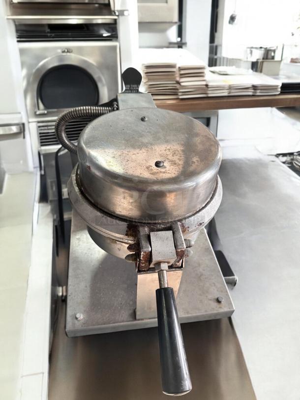 EXCELLENT CONDITION! Gold Medal 5020 Giant Waffle Cone Baker – Tested & Working! - Image 3 of 9
