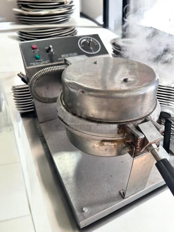EXCELLENT CONDITION! Gold Medal 5020 Giant Waffle Cone Baker – Tested & Working! - Image 4 of 9