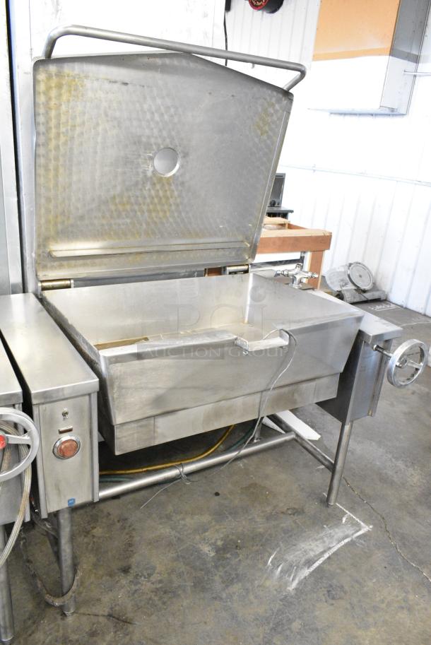 Vulcan VETS-30 Stainless Steel Commercial Floor Style Electric Powered Tilting Braising Pan. 480 Volts, 3 Phase. - Image 6 of 7