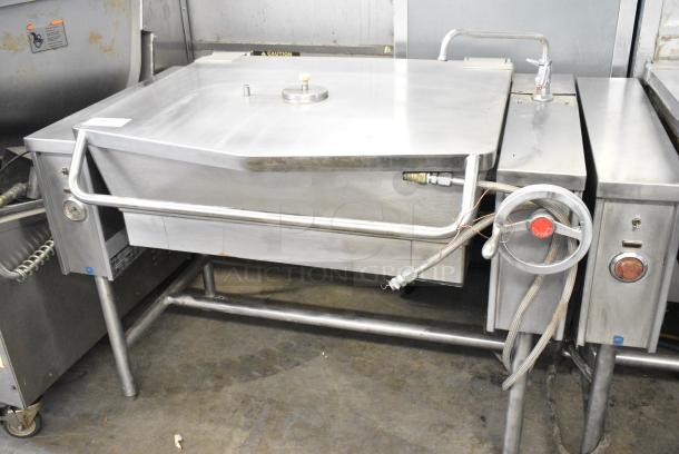 Vulcan VETS-30 Stainless Steel Commercial Floor Style Electric Powered Tilting Braising Pan. 480 Volts, 3 Phase. - Image 2 of 9