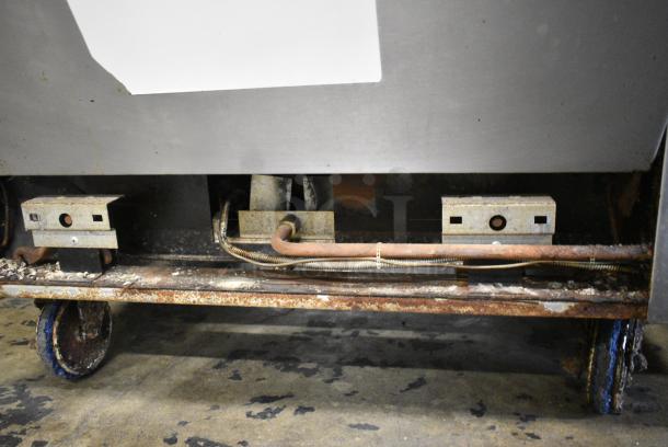 Vulcan Stainless Steel Commercial Natural Gas Powered 4 Burner Range w/ Oven and Back Splash on Commercial Casters. - Image 10 of 10