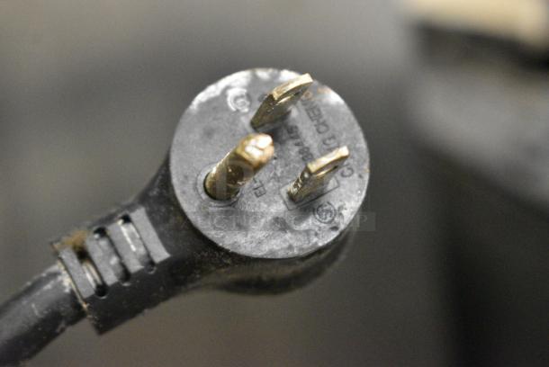 2017 True T-23-2-HC Stainless Steel Commercial 2 Half Size Door Reach In Cooler on Commercial Casters. 115 Volts, 1 Phase. Tested and Powers On But Does Not Get Cold - Image 7 of 8