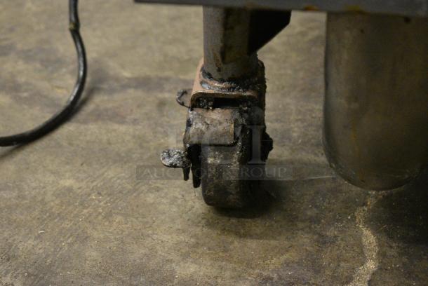Pitco Frialator SFSG18-US Stainless Steel Commercial Floor Style Natural Gas Powered Deep Fat Fryer on Commercial Casters. 140,000 BTU. - Image 4 of 11