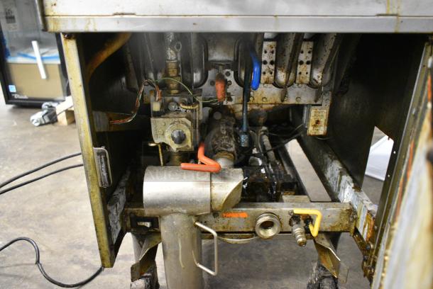 Pitco Frialator SFSG18-US Stainless Steel Commercial Floor Style Natural Gas Powered Deep Fat Fryer on Commercial Casters. 140,000 BTU. - Image 9 of 11