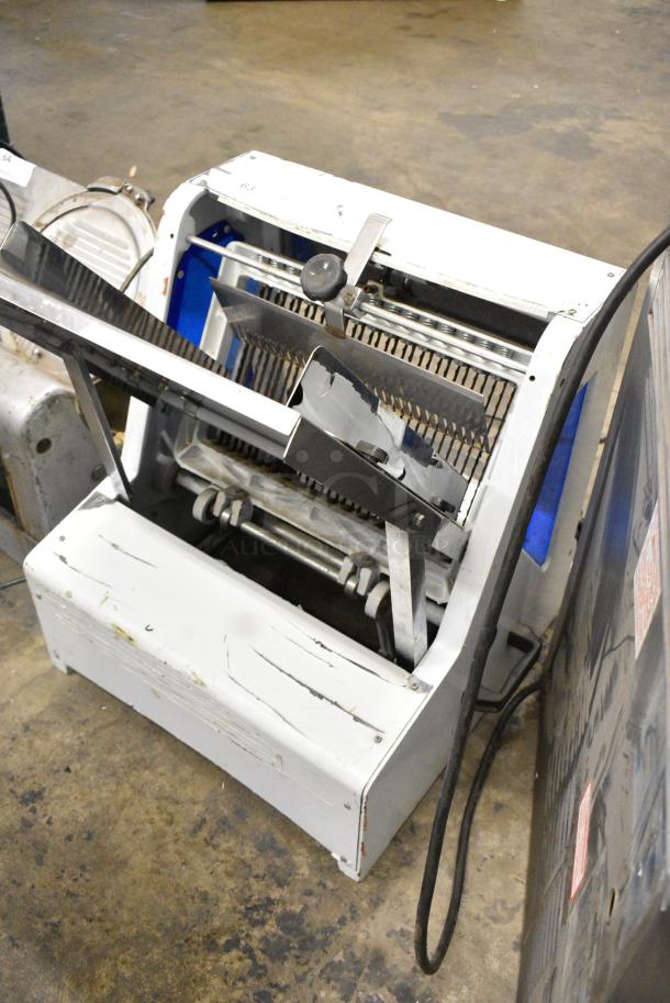 Stainless Steel Commercial Countertop Bread Loaf Slicer. 115 Volts, 1 Phase. Tested and Working! - Image 4 of 9