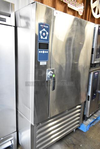 Alto Shaam QC2-40 Stainless Steel Commercial Blast Chiller. 115/208-230 Volts,1 Phase.