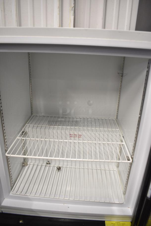 Master Bilt MBCTM4 Metal Commercial Mini Cooler Merchandiser. 115 Volts, 1 Phase. Tested and Working! - Image 4 of 7