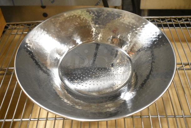 4 BRAND NEW SCRATCH AND DENT! American Metalcraft HMRD16 16 1/4" Round Hammered Stainless Steel Serving Bowl. 4 Times Your Bid! - Image 1 of 3