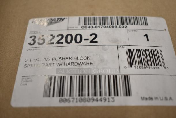 3 BRAND NEW SCRATCH AND DENT! Vollrath 352200-2 1/4" and 1/2" Push Block for InstaCut 5.1 Dicer or Slicer. 3 Times Your Bid! - Image 4 of 6