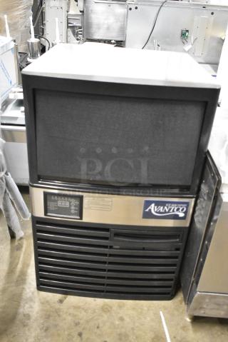 BRAND NEW SCRATCH AND DENT! 2024 Avantco 194UCF120A 19" Air Cooled Undercounter Full Cube Ice Machine - 129 lb. 115 Volts, 1 Phase.