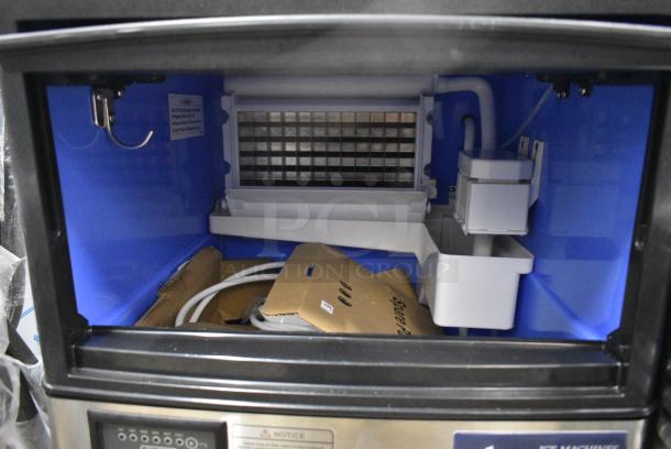 BRAND NEW SCRATCH AND DENT! 2024 Avantco 194UCF120A 19" Air Cooled Undercounter Full Cube Ice Machine - 129 lb. 115 Volts, 1 Phase. - Image 6 of 9
