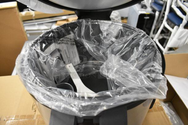 BRAND NEW SCRATCH AND DENT! 2022 Galaxy 177GRCS60 60 Cup (30 Cup Raw) Sealed Electric Rice Cooker / Warmer. 120 Volts, 1 Phase. - Image 6 of 9