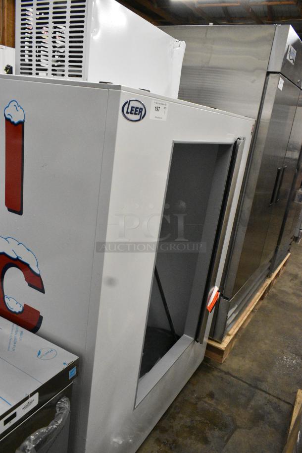 BRAND NEW SCRATCH AND DENT! Leer L040UCGP 51" Indoor Cold Wall Ice Merchandiser with Straight Front and Glass Door. 115 Volts, 1 Phase. Tested and Working! - Image 2 of 9