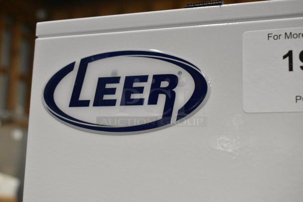 BRAND NEW SCRATCH AND DENT! Leer L040UCGP 51" Indoor Cold Wall Ice Merchandiser with Straight Front and Glass Door. 115 Volts, 1 Phase. Tested and Working! - Image 3 of 9