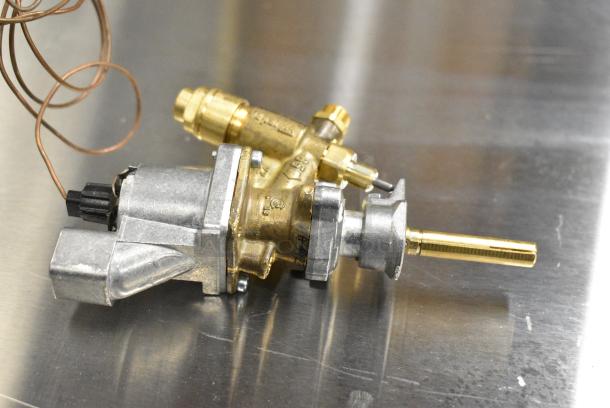 Metal Unit - Image 1 of 8