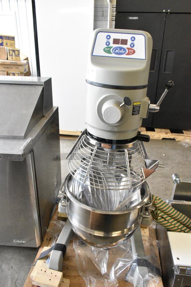 BRAND NEW SCRATCH AND DENT! Globe SP30P Metal Commercial Floor Style 30 Quart Planetary Dough Mixer w/ Stainless Steel Mixing Bowl, Bowl Guard, Paddle, Dough Hook and Whisk Attachments. 220 Volts, 1 Phase. - Image 2 of 10