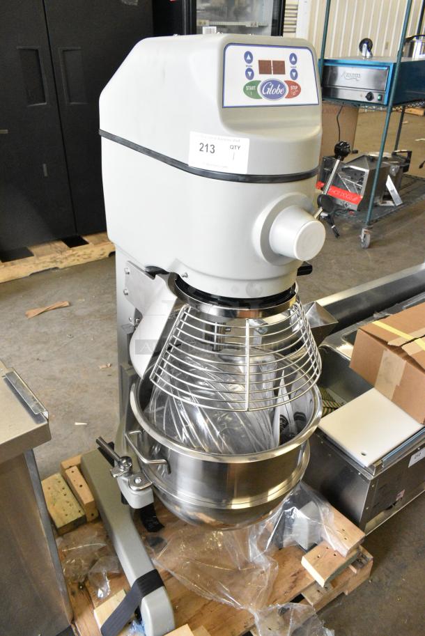 BRAND NEW SCRATCH AND DENT! Globe SP30P Metal Commercial Floor Style 30 Quart Planetary Dough Mixer w/ Stainless Steel Mixing Bowl, Bowl Guard, Paddle, Dough Hook and Whisk Attachments. 220 Volts, 1 Phase. - Image 3 of 10