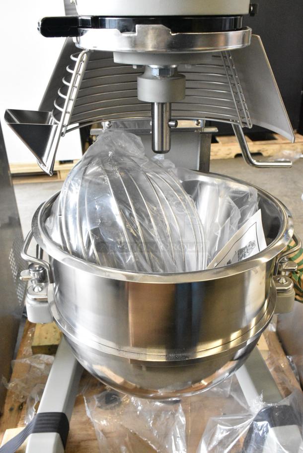 BRAND NEW SCRATCH AND DENT! Globe SP30P Metal Commercial Floor Style 30 Quart Planetary Dough Mixer w/ Stainless Steel Mixing Bowl, Bowl Guard, Paddle, Dough Hook and Whisk Attachments. 220 Volts, 1 Phase. - Image 7 of 10