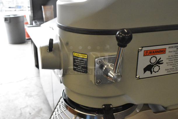 BRAND NEW SCRATCH AND DENT! Globe SP30P Metal Commercial Floor Style 30 Quart Planetary Dough Mixer w/ Stainless Steel Mixing Bowl, Bowl Guard, Paddle, Dough Hook and Whisk Attachments. 220 Volts, 1 Phase. - Image 8 of 10