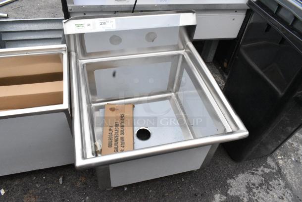 BRAND NEW SCRATCH AND DENT! Regency 600S12424 60" 16 Gauge Stainless Steel One Compartment Commercial Sink with Stainless Steel Legs, Cross Bracing, and 2 Drainboards - 24" x 24" x 14" Bowl - Image 3 of 6