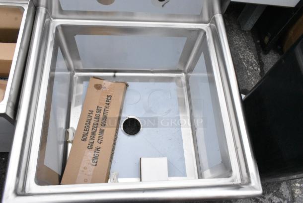 BRAND NEW SCRATCH AND DENT! Regency 600S12424 60" 16 Gauge Stainless Steel One Compartment Commercial Sink with Stainless Steel Legs, Cross Bracing, and 2 Drainboards - 24" x 24" x 14" Bowl - Image 5 of 6