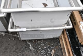 BRAND NEW SCRATCH AND DENT! Steelton 522CS12424 29 1/2" 18-Gauge Stainless Steel One Compartment Commercial Sink without Drainboard - 24" x 24" x 12" Bowl.