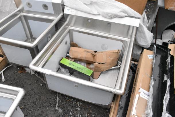 BRAND NEW SCRATCH AND DENT! Steelton 522CS12424 29 1/2" 18-Gauge Stainless Steel One Compartment Commercial Sink without Drainboard - 24" x 24" x 12" Bowl. - Image 3 of 5
