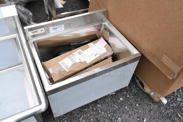 BRAND NEW SCRATCH AND DENT! Regency 600IB1824 18" x 24" Underbar Ice Bin - 77 lb. - Image 2 of 8