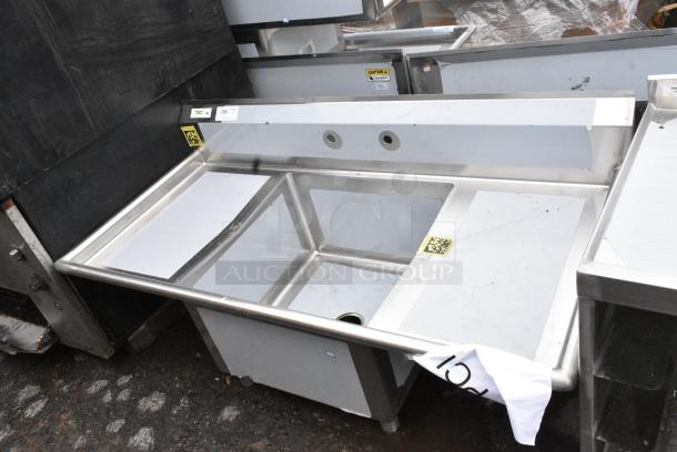 BRAND NEW SCRATCH AND DENT! Regency 600S12424218 72" 16 Gauge Stainless Steel One Compartment Commercial Sink with Stainless Steel Legs, Cross Bracing, and 2 Drainboards - 24" x 24" x 14" Bowl. No Legs. - Image 2 of 6