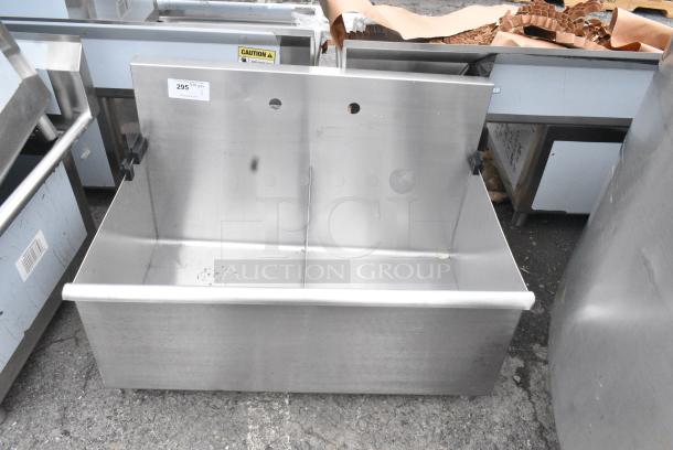 BRAND NEW SCRATCH AND DENT! Stainless Steel 2 Bay Sink. No Legs. - Image 1 of 5