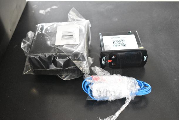 BRAND NEW SCRATCH AND DENT! Avantco 17819500 Carel Controller - Image 1 of 5