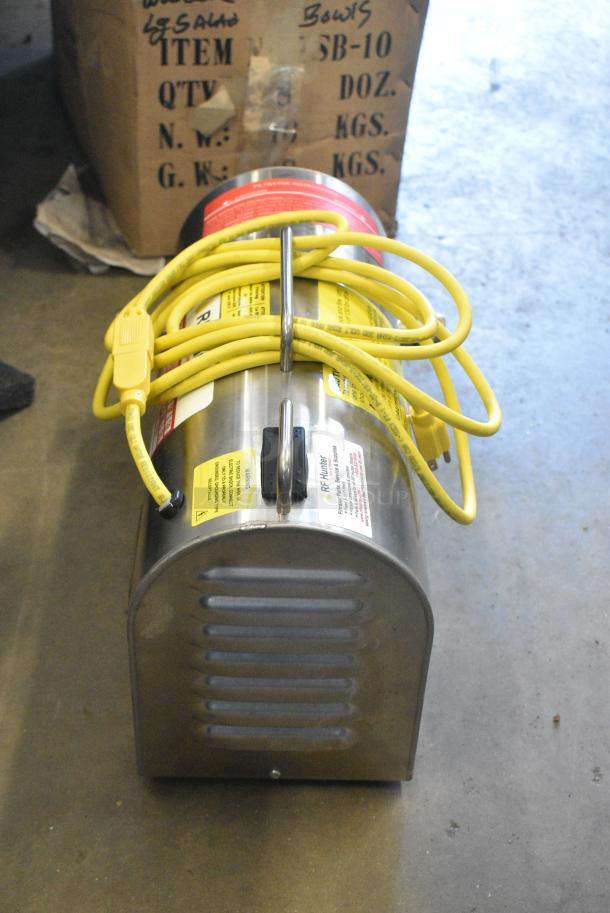 BRAND NEW SCRATCH AND DENT! RF Hunter HF130 130 Lb Fryer Oil Filter, Mobile, Gravity Drain - Image 6 of 8