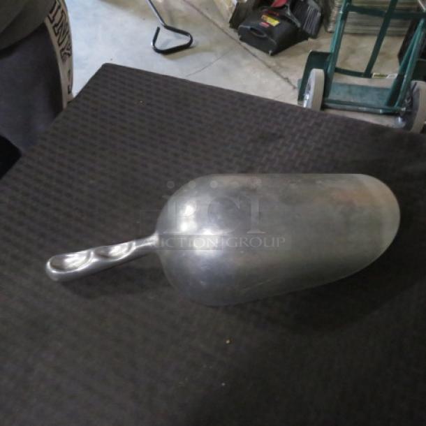 One 58oz Aluminum Scoop. - Image 1 of 1