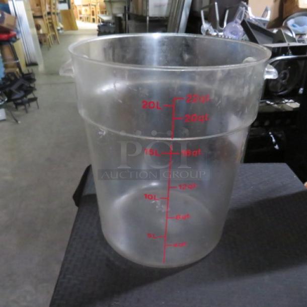 One 22 Quart Food Storage Container - Image 1 of 1