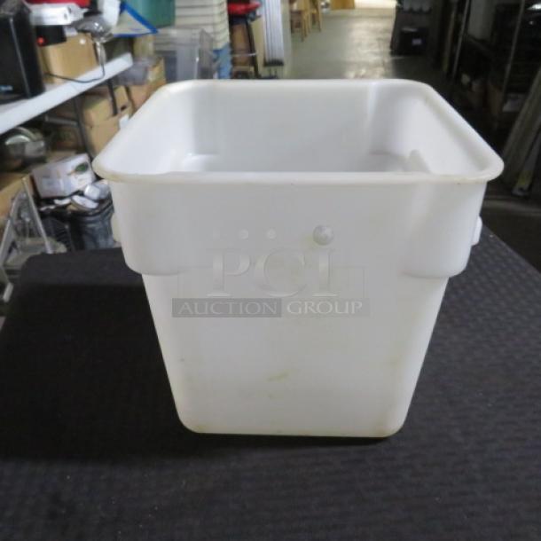 8 Quart Food Storage Container. 2XBID - Image 1 of 1