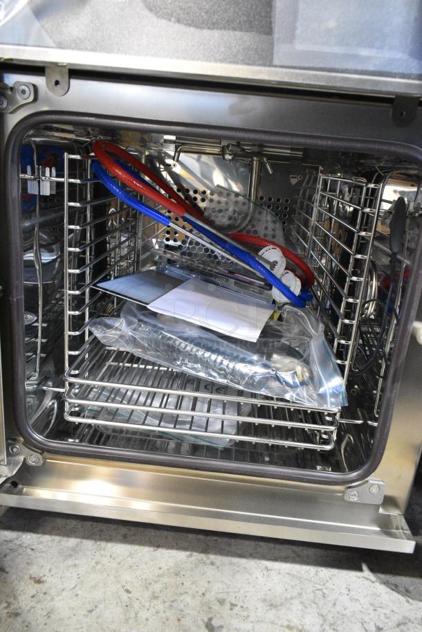 BRAND NEW SCRATCH AND DENT! Blodgett BLCT23E Stainless Steel Commercial Electric Powered Combi Convection Oven. 440/480 Volts, 3 Phase. - Image 4 of 8