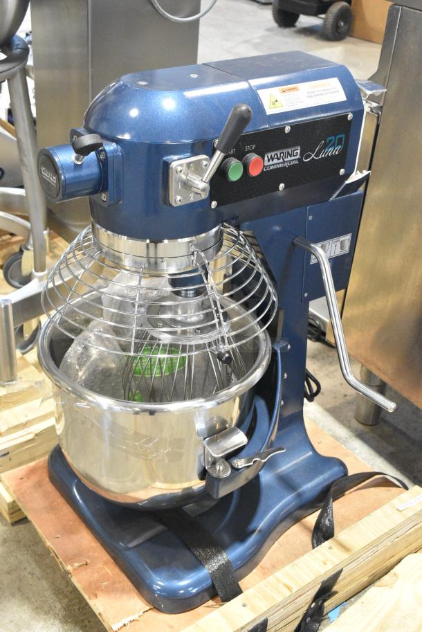 BRAND NEW SCRATCH AND DENT! 2023 Waring WSM20L Metal Commercial Countertop 20 Quart Planetary Dough Mixer w/ Stainless Steel Mixing Bowl, Bowl Guard, Dough Hook, Paddle and Whisk Attachments. 110-120 Volts, 1 Phase. Tested and Working! - Image 1 of 10