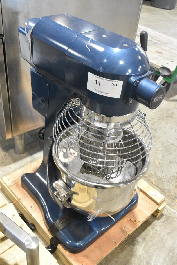 BRAND NEW SCRATCH AND DENT! 2023 Waring WSM20L Metal Commercial Countertop 20 Quart Planetary Dough Mixer w/ Stainless Steel Mixing Bowl, Bowl Guard, Dough Hook, Paddle and Whisk Attachments. 110-120 Volts, 1 Phase. Tested and Working! - Image 3 of 10