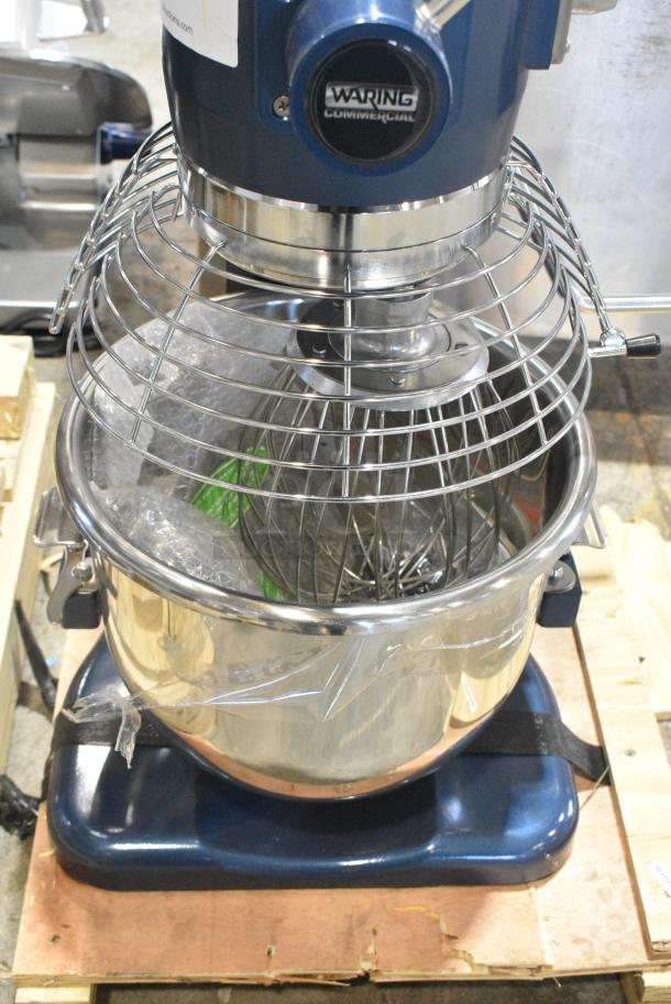 BRAND NEW SCRATCH AND DENT! 2023 Waring WSM20L Metal Commercial Countertop 20 Quart Planetary Dough Mixer w/ Stainless Steel Mixing Bowl, Bowl Guard, Dough Hook, Paddle and Whisk Attachments. 110-120 Volts, 1 Phase. Tested and Working! - Image 5 of 10