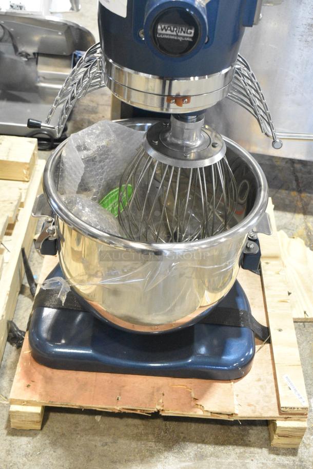 BRAND NEW SCRATCH AND DENT! 2023 Waring WSM20L Metal Commercial Countertop 20 Quart Planetary Dough Mixer w/ Stainless Steel Mixing Bowl, Bowl Guard, Dough Hook, Paddle and Whisk Attachments. 110-120 Volts, 1 Phase. Tested and Working! - Image 6 of 10