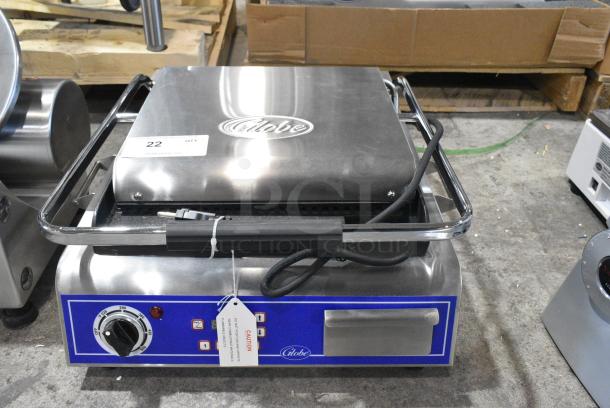 BRAND NEW SCRATCH AND DENT! 2019 Globe GPGS14D Stainless Steel Commercial Countertop Panini Press. 120 Volts, 1 Phase. Tested and Working! - Image 1 of 9